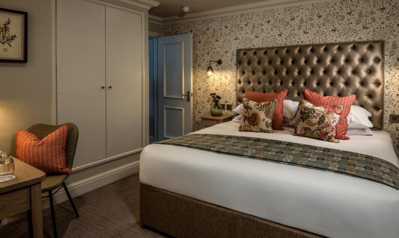 Hotel The Millstone, Mellor Blackburn  Exterior foto A bedroom at The Swan
