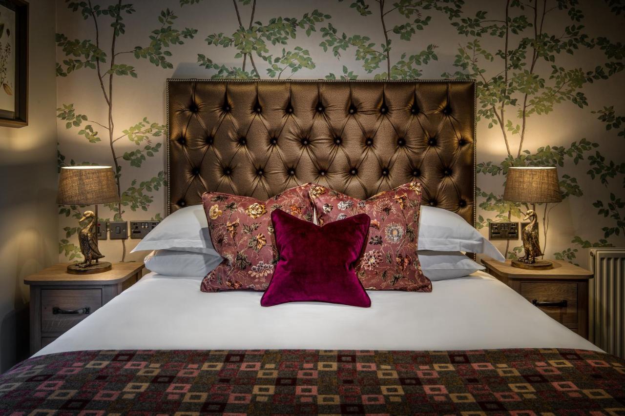 Hotel The Millstone, Mellor Blackburn  Exterior foto A bedroom at The Mitre
