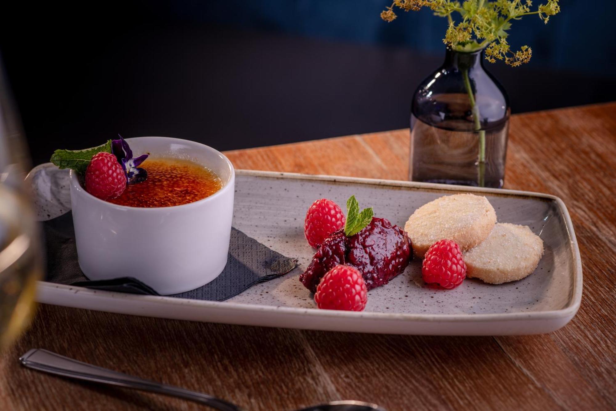 Hotel The Millstone, Mellor Blackburn  Exterior foto Crème brûlée with raspberries