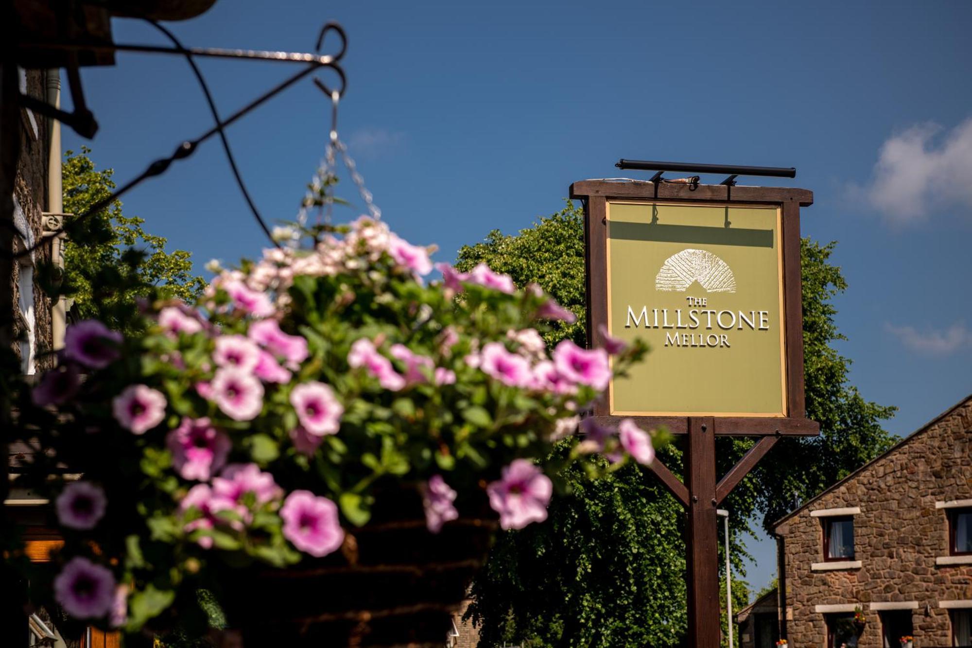 Hotel The Millstone, Mellor Blackburn  Exterior foto The Millstone Inn