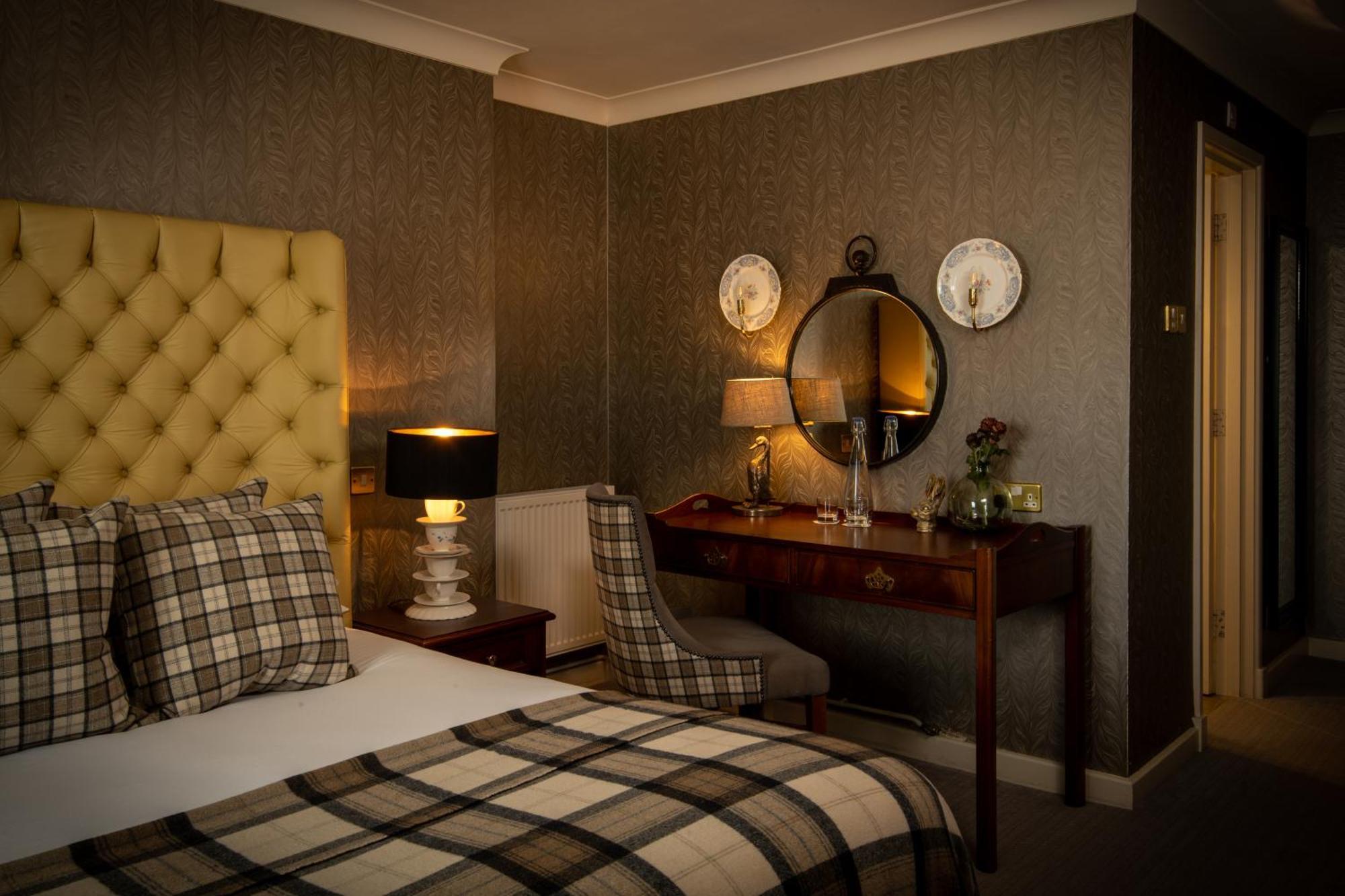 Hotel The Millstone, Mellor Blackburn  Exterior foto A bedroom at the hotel