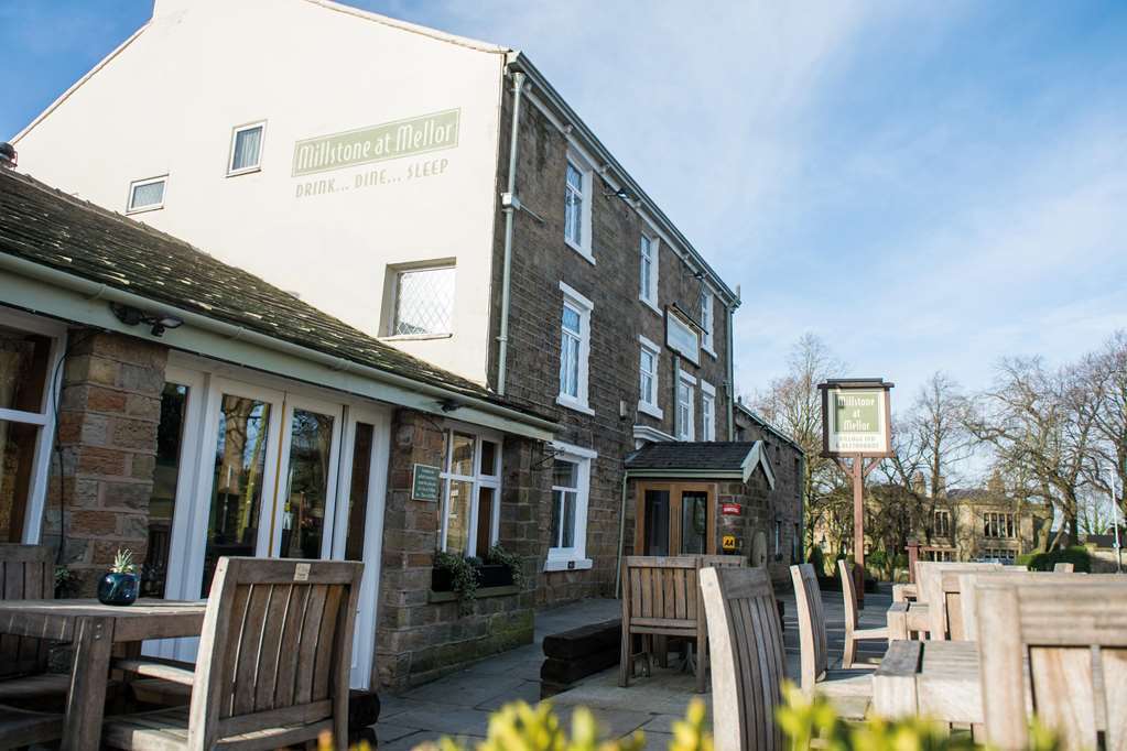 Hotel The Millstone, Mellor Blackburn  Exterior foto The Green Man, 2015