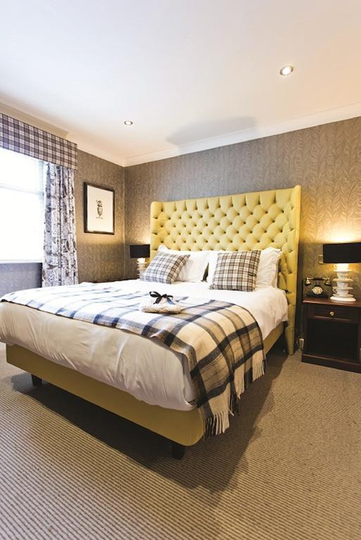 Hotel The Millstone, Mellor Blackburn  Exterior foto A bedroom at the hotel